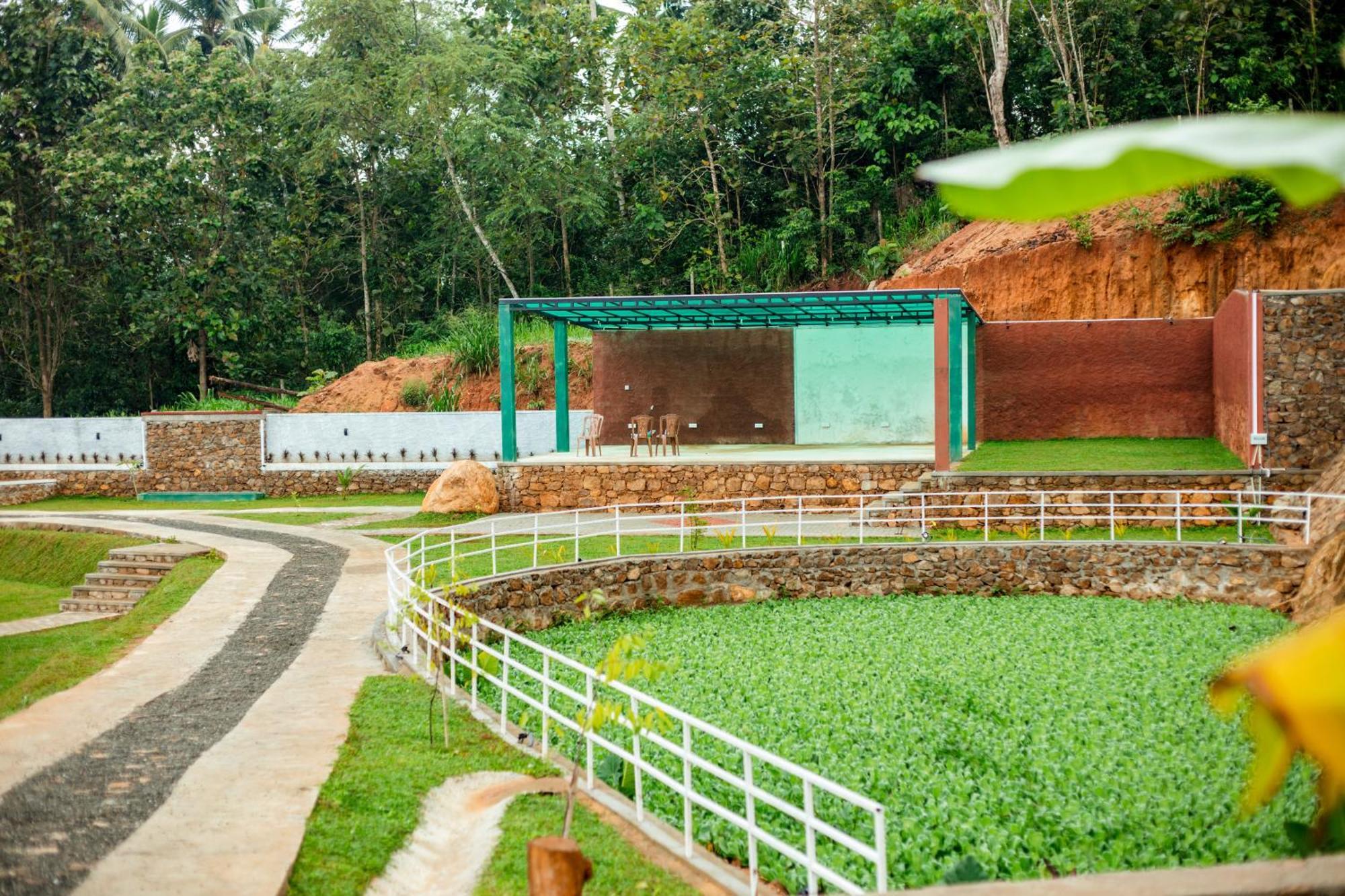 Capital Resort Inn Monaragala Exterior photo