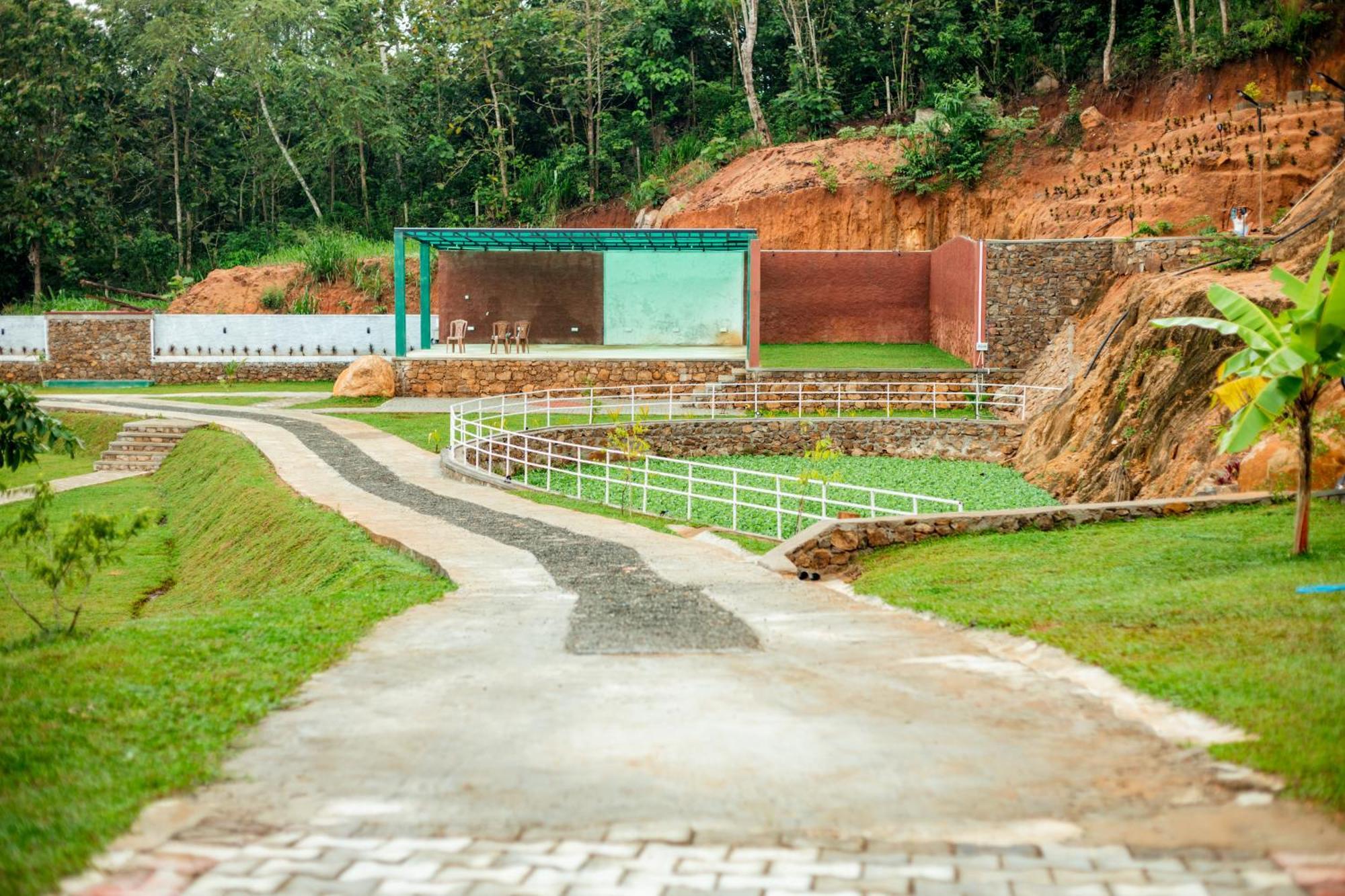 Capital Resort Inn Monaragala Exterior photo