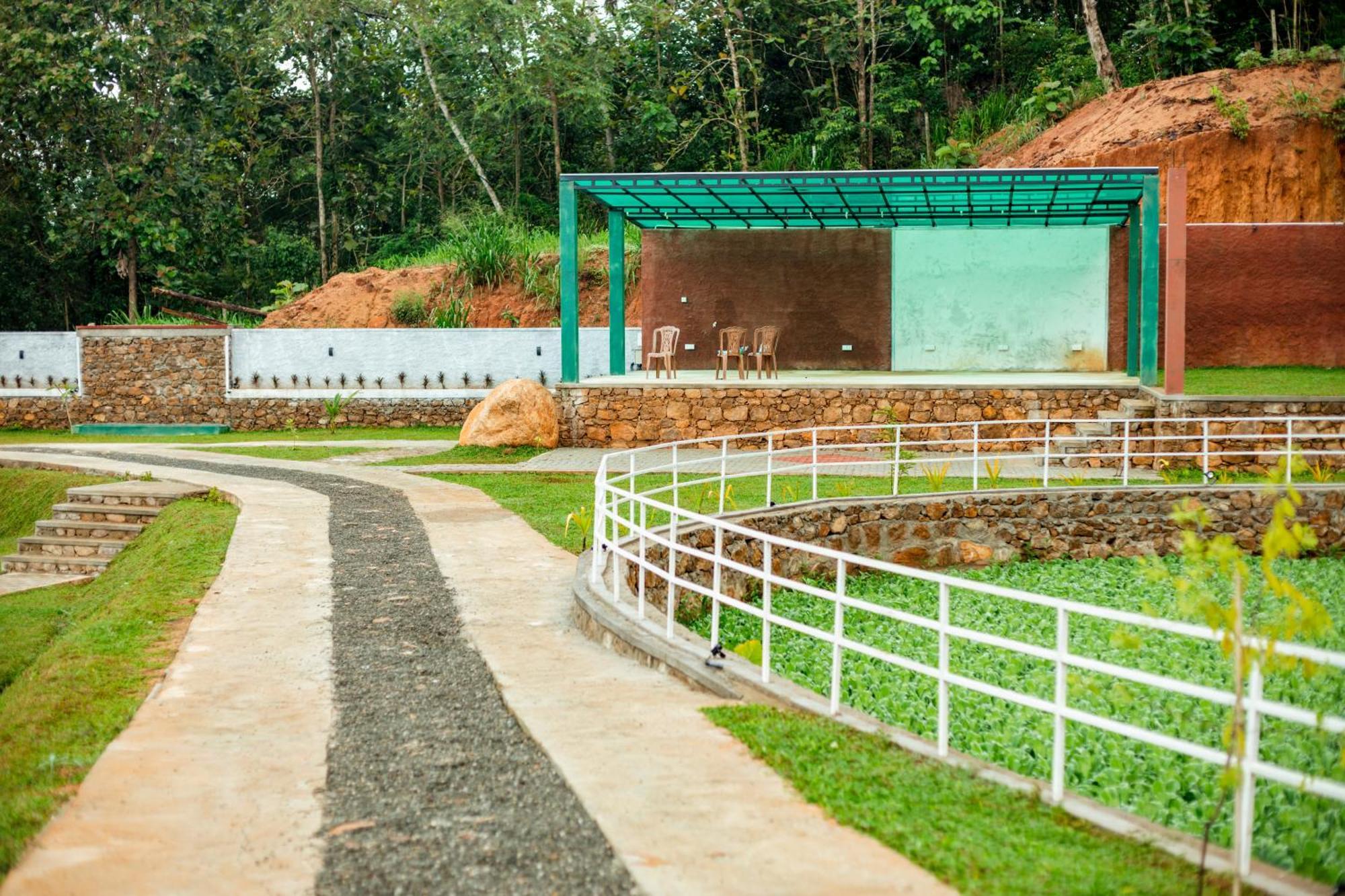 Capital Resort Inn Monaragala Exterior photo