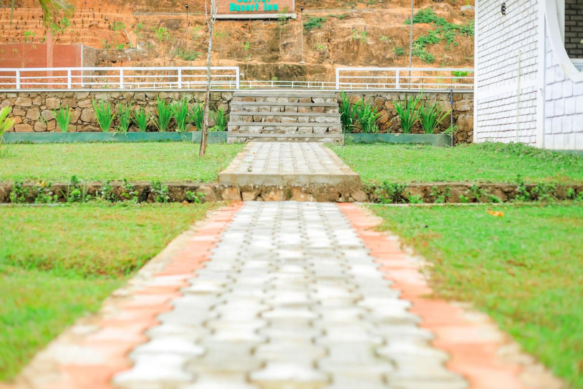 Capital Resort Inn Monaragala Exterior photo